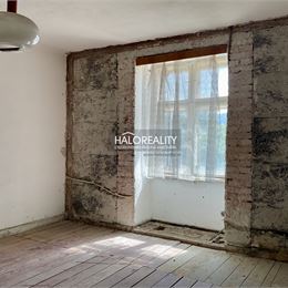 Predaj, rodinný dom Jasenie, s obchodným priestorom a hospodárskymi budovami - EXKLUZÍVNE HALO REALITY