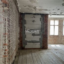 Predaj, rodinný dom Jasenie, s obchodným priestorom a hospodárskymi budovami - EXKLUZÍVNE HALO REALITY