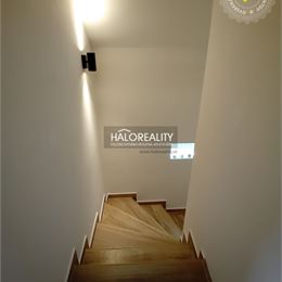 Predaj, rodinný dom Beňuš, štýlový, v pokojnej časti obce s krásnym výhľadom - ZNÍŽENÁ CENA - EXKLUZÍVNE HALO