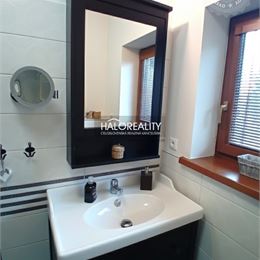 Predaj, rodinný dom Beňuš, štýlový, v pokojnej časti obce s krásnym výhľadom - ZNÍŽENÁ CENA - EXKLUZÍVNE HALO