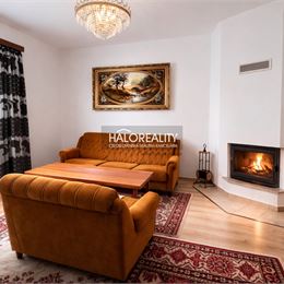 Predaj, rodinný dom Topoľnica, domček s moderným krbom a jazierkom