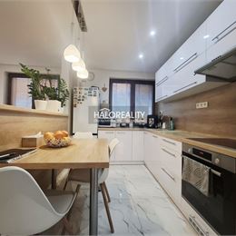 Predaj, trojizbový byt Nové Zámky, s garážou a záhradkou, kvalitná kompletná rekonštrukcia