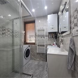 Predaj, trojizbový byt Nové Zámky, s garážou a záhradkou, kvalitná kompletná rekonštrukcia