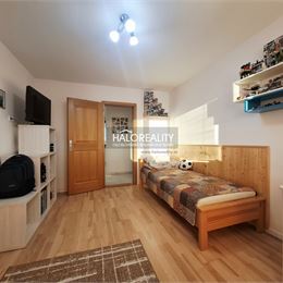 Predaj, trojizbový byt Nové Zámky, s garážou a záhradkou, kvalitná kompletná rekonštrukcia