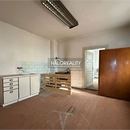 Predaj, komerčný objekt Skačany, +2 x rodinný dom - EXKLUZÍVNE HALO REALITY