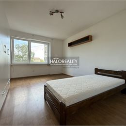 REZERVOVANÉ - Predaj, komerčný objekt Skačany, s bytovou jednotkou - EXKLUZÍVNE HALO REALITY