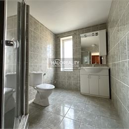 REZERVOVANÉ - Predaj, komerčný objekt Skačany, s bytovou jednotkou - EXKLUZÍVNE HALO REALITY