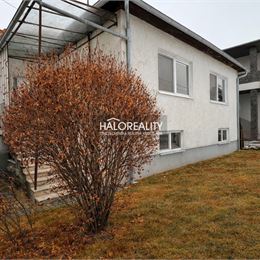 Predaj, rodinný dom Kozárovce, pekný zachovalý stav, garáž, investičný pozemok - EXKLUZÍVNE HALO REALITY