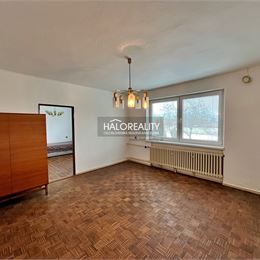 Predaj, rodinný dom Kozárovce, pekný zachovalý stav, garáž, investičný pozemok - EXKLUZÍVNE HALO REALITY