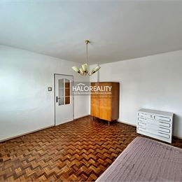 Predaj, rodinný dom Kozárovce, pekný zachovalý stav, garáž, investičný pozemok - EXKLUZÍVNE HALO REALITY