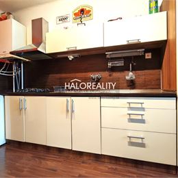 REZERVOVANÉ - Predaj, štvorizbový byt Nové Zámky, s garážou a záhradkou - EXKLUZÍVNE HALO REALITY +