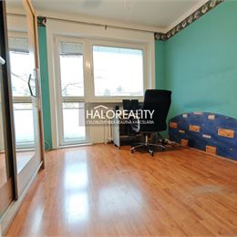 REZERVOVANÉ - Predaj, štvorizbový byt Nové Zámky, s garážou a záhradkou - EXKLUZÍVNE HALO REALITY +