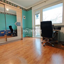 REZERVOVANÉ - Predaj, štvorizbový byt Nové Zámky, s garážou a záhradkou - EXKLUZÍVNE HALO REALITY +