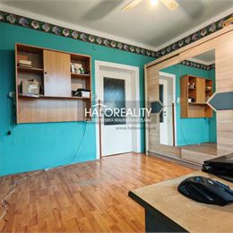 REZERVOVANÉ - Predaj, štvorizbový byt Nové Zámky, s garážou a záhradkou - EXKLUZÍVNE HALO REALITY +