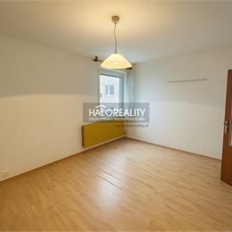 REZERVOVANÉ - Predaj, trojizbový byt Poprad, veľký slnečný byt