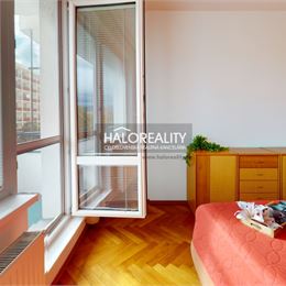 REZERVOVANÉ - Predaj, trojizbový byt Brezno