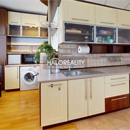 REZERVOVANÉ - Predaj, trojizbový byt Brezno