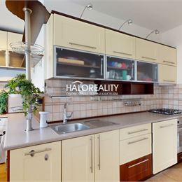 REZERVOVANÉ - Predaj, trojizbový byt Brezno