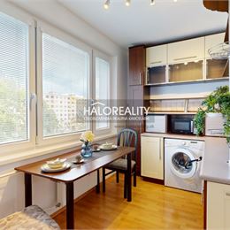 REZERVOVANÉ - Predaj, trojizbový byt Brezno