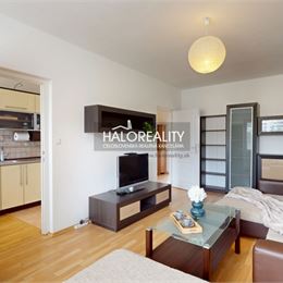 REZERVOVANÉ - Predaj, trojizbový byt Brezno