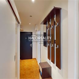 REZERVOVANÉ - Predaj, jednoizbový byt Pezinok, Sídlisko Muškát - EXKLUZÍVNE HALO REALITY