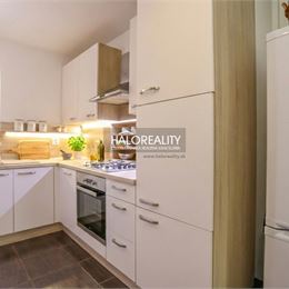 REZERVOVANÉ - Predaj, trojizbový byt Považská Bystrica, Lánska - EXKLUZÍVNE HALO REALITY