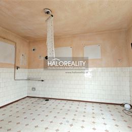 Predaj, rodinný dom s priestranným pozemkom Nesvady