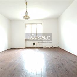 Predaj, rodinný dom s priestranným pozemkom Nesvady