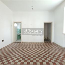 Predaj, rodinný dom s priestranným pozemkom Nesvady