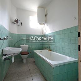 Predaj, rodinný dom s priestranným pozemkom Nesvady