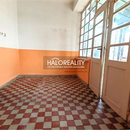 Predaj, rodinný dom s priestranným pozemkom Nesvady