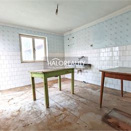 Predaj, rodinný dom s priestranným pozemkom Nesvady