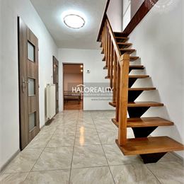 Predaj, rodinný dom Rybník, po čiastočnej rekonštrukcii, s krásnou záhradou, ihneď voľný - EXKLUZÍVNE HALO