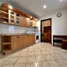 Predaj, trojizbový byt Levice, Rybníky III, po čiastočnej rekonštrukcii, s balkónom