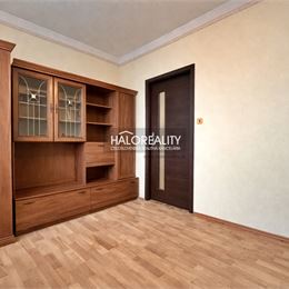 Predaj, trojizbový byt Levice, Rybníky III, po čiastočnej rekonštrukcii, s balkónom