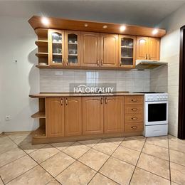 Predaj, trojizbový byt Levice, Rybníky III, po čiastočnej rekonštrukcii, s balkónom