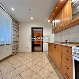 Predaj, trojizbový byt Levice, Rybníky III, po čiastočnej rekonštrukcii, s balkónom