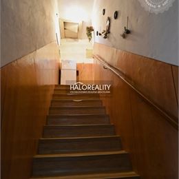 Predaj, trojizbový byt Nová Baňa - ZNÍŽENÁ CENA - EXKLUZÍVNE HALO REALITY