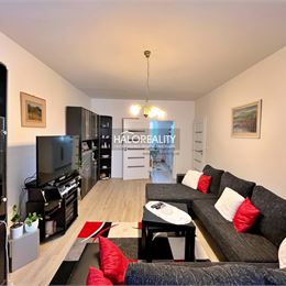 REZERVOVANÉ - Predaj, trojizbový byt Levice, Rybníky III, po rekonštrukcii, čiastočne zariadený