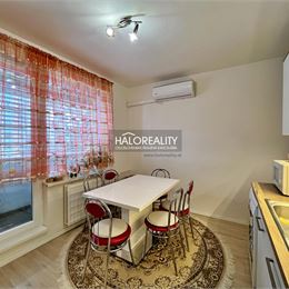 REZERVOVANÉ - Predaj, trojizbový byt Levice, Rybníky III, po rekonštrukcii, čiastočne zariadený