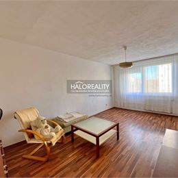 Predaj, trojizbový byt Levice, Rybníky III, po rekonštrukcii, s balkónom, čiastočne zariadený