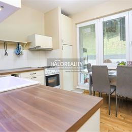 REZERVOVANÉ - Predaj, dvojizbový byt Považská Bystrica, Rozkvet - ZNÍŽENÁ CENA - EXKLUZÍVNE HALO REALITY