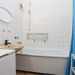 REZERVOVANÉ - Predaj, trojizbový byt Považská Bystrica, Rozkvet - EXKLUZÍVNE HALO REALITY