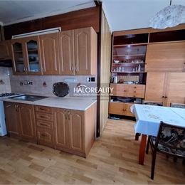 Predaj, trojizbový byt Prievidza, Dlhá Ulica - centrum - ZNÍŽENÁ CENA