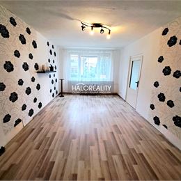 Predaj, trojizbový byt Žiar nad Hronom, blízko centra, veľkometrážny s dvoma lodžiami - ZNÍŽENÁ CENA -