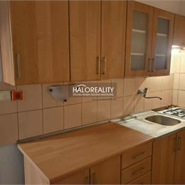 Predaj, trojizbový byt Žiar nad Hronom, blízko centra, veľkometrážny s dvoma lodžiami - ZNÍŽENÁ CENA -