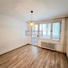 Predaj, trojizbový byt Žiar nad Hronom, blízko centra, veľkometrážny s dvoma lodžiami - ZNÍŽENÁ CENA -