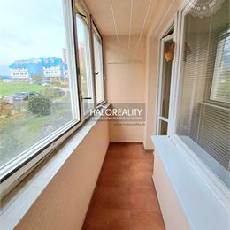 Predaj, trojizbový byt Žiar nad Hronom, blízko centra, veľkometrážny s dvoma lodžiami - ZNÍŽENÁ CENA -