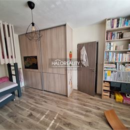 Predaj, dvojizbový byt Nová Baňa - ZNÍŽENÁ CENA - EXKLUZÍVNE HALO REALITY