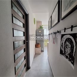 Predaj, dvojizbový byt Nová Baňa - ZNÍŽENÁ CENA - EXKLUZÍVNE HALO REALITY